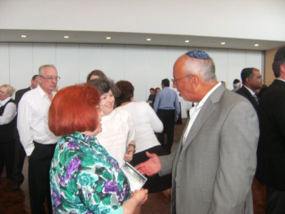 Peter speaking with supporters of the Beth Torah Congregation