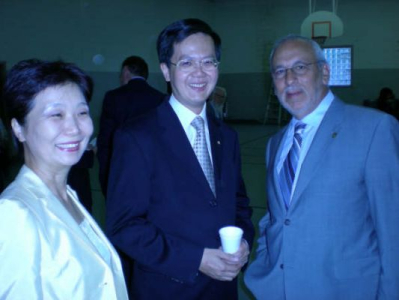 Peter speaking to Korean community members